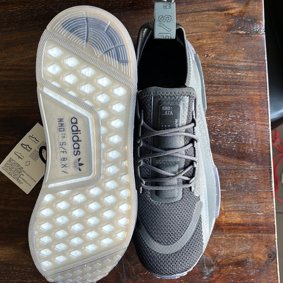 💥 NIB ADIDAS NMD R1 Sz 10 Mens - Picture 5 of 13